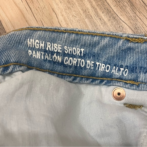 Wild Fable distressed high rise short raw hem size 2 light wash - Picture 3 of 6